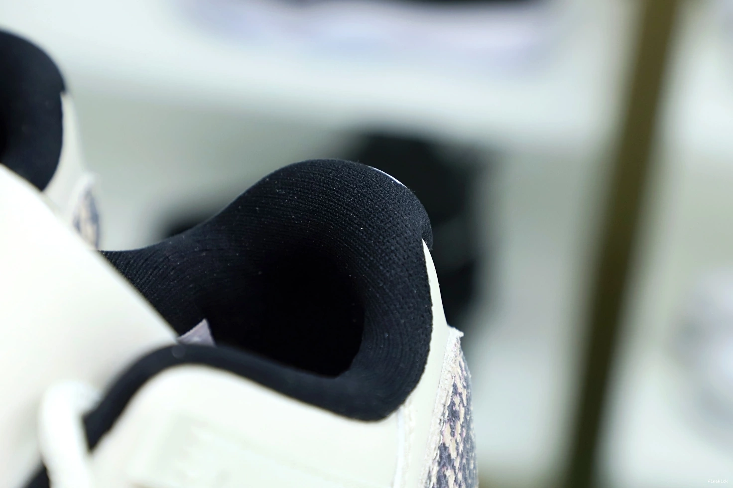 SNAKESKIN AIR JORDAN 11 LIGHT BONE LOW 0717